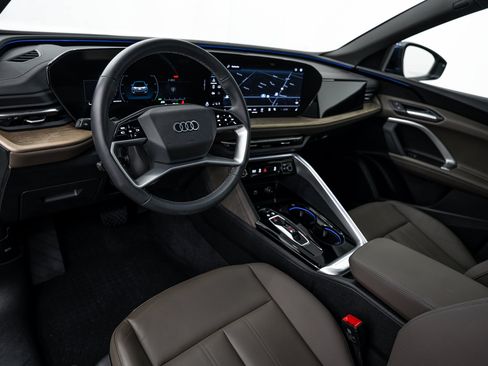 Used 2025 Audi Q5 Premium w/ Convenience Package AWD/4WD image 10
