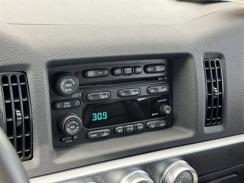 Used 2004 Chevrolet SSR w/ Preferred Equipment Group image 25