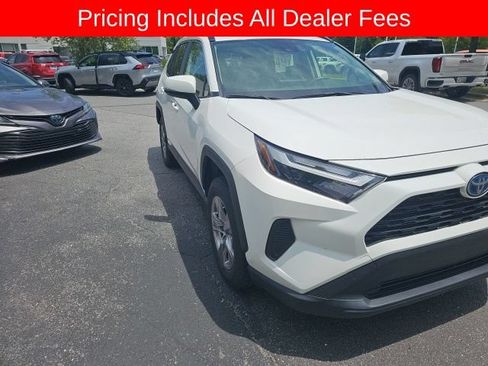 Used 2022 Toyota RAV4 XLE AWD/4WD image 10