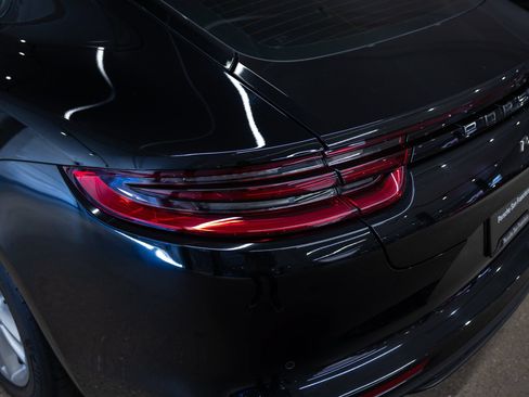 Used 2020 Porsche Panamera image 22