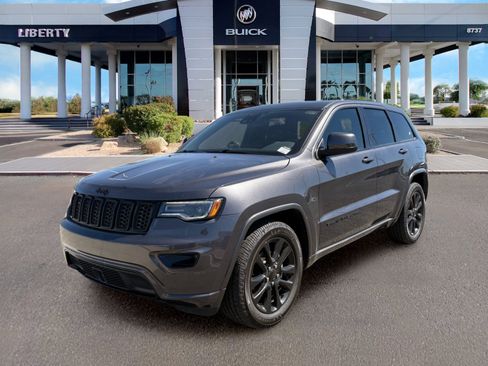 Used 2020 Jeep Grand Cherokee Altitude RWD image 7