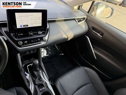 Used 2025 Toyota Corolla Cross XLE image 24