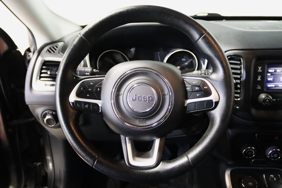 Used 2018 Jeep Compass Sport AWD/4WD image 32