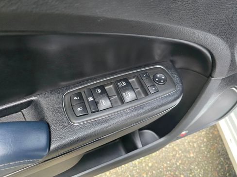 Used 2015 Chrysler 300 S image 21