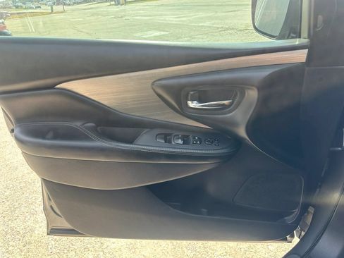 Used 2018 Nissan Murano SV FWD image 24