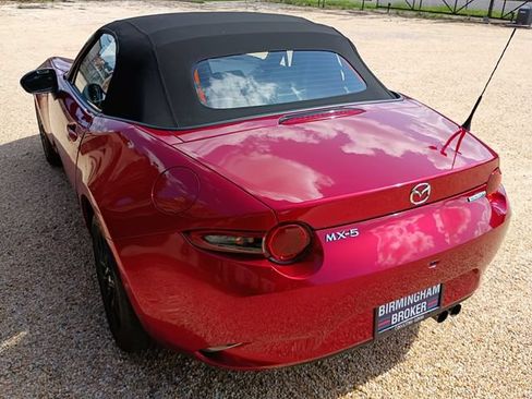 Used 2020 MAZDA MX-5 Miata Sport RWD image 28