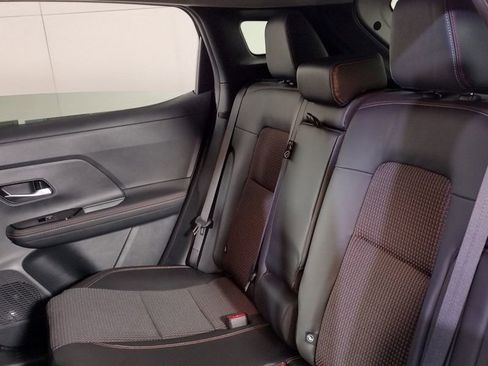 New 2025 Nissan Kicks SR image 9