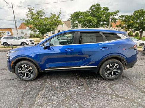 Certified 2025 Kia Sportage EX image 9