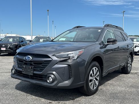 Used 2023 Subaru Outback Premium AWD/4WD image 2