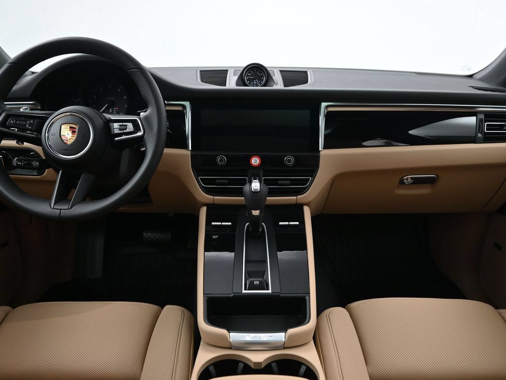 Certified 2026 Porsche Macan AWD/4WD image 9