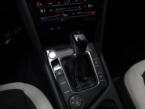 New 2026 Volkswagen Taos SE image 10