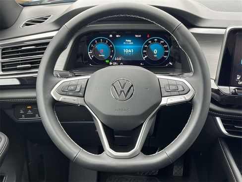 Used 2025 Volkswagen Atlas Cross Sport SE FWD image 13