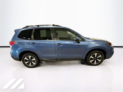 Used 2018 Subaru Forester 2.5i Premium w/ All-Weather Package image 4