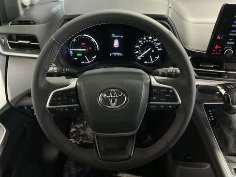 Used 2024 Toyota Sienna XSE w/ XSE Plus Package AWD/4WD image 17