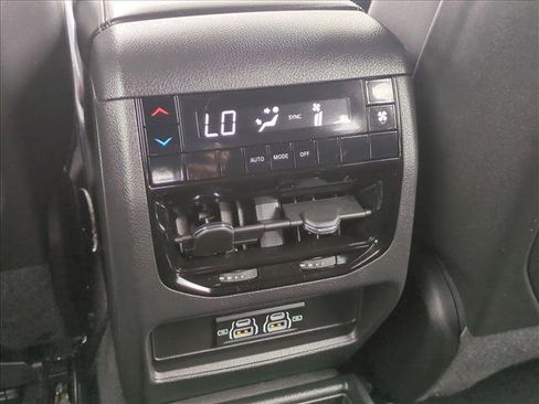 Used 2024 Jeep Grand Cherokee L Laredo RWD image 18