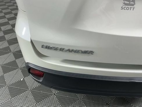 Used 2019 Toyota Highlander XLE AWD/4WD image 19