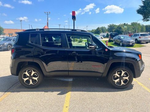 Used 2022 Jeep Renegade Trailhawk w/ Sun/Sound Group AWD/4WD image 4