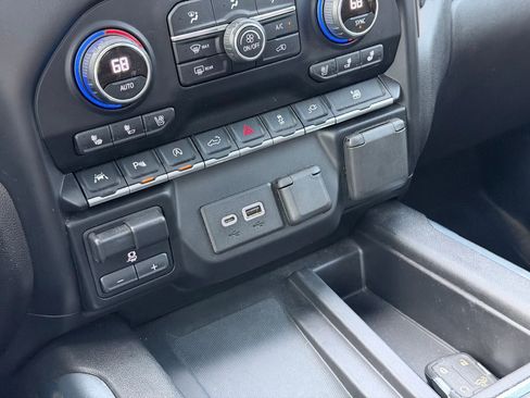 Used 2020 Chevrolet Silverado 1500 High Country image 38