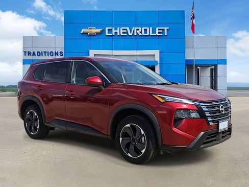 Used 2024 Nissan Rogue SV image 2