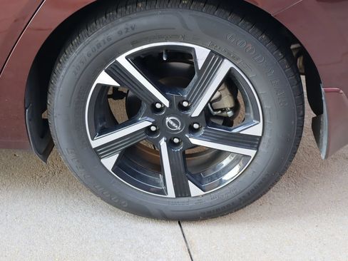 Used 2024 Nissan Sentra SV FWD image 26