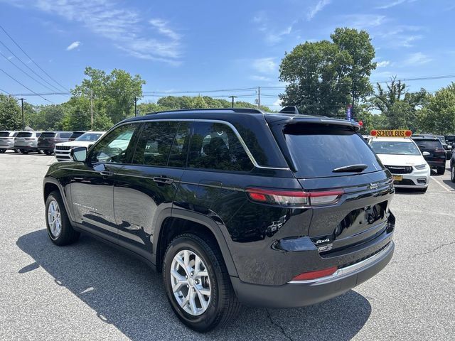 Used 2023 Jeep Grand Cherokee Limited AWD/4WD image 5