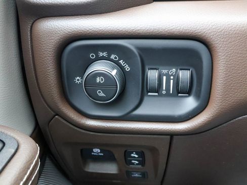 New 2026 RAM 1500 Laramie AWD/4WD image 29