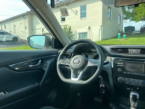 Used 2017 Nissan Rogue S AWD/4WD image 17