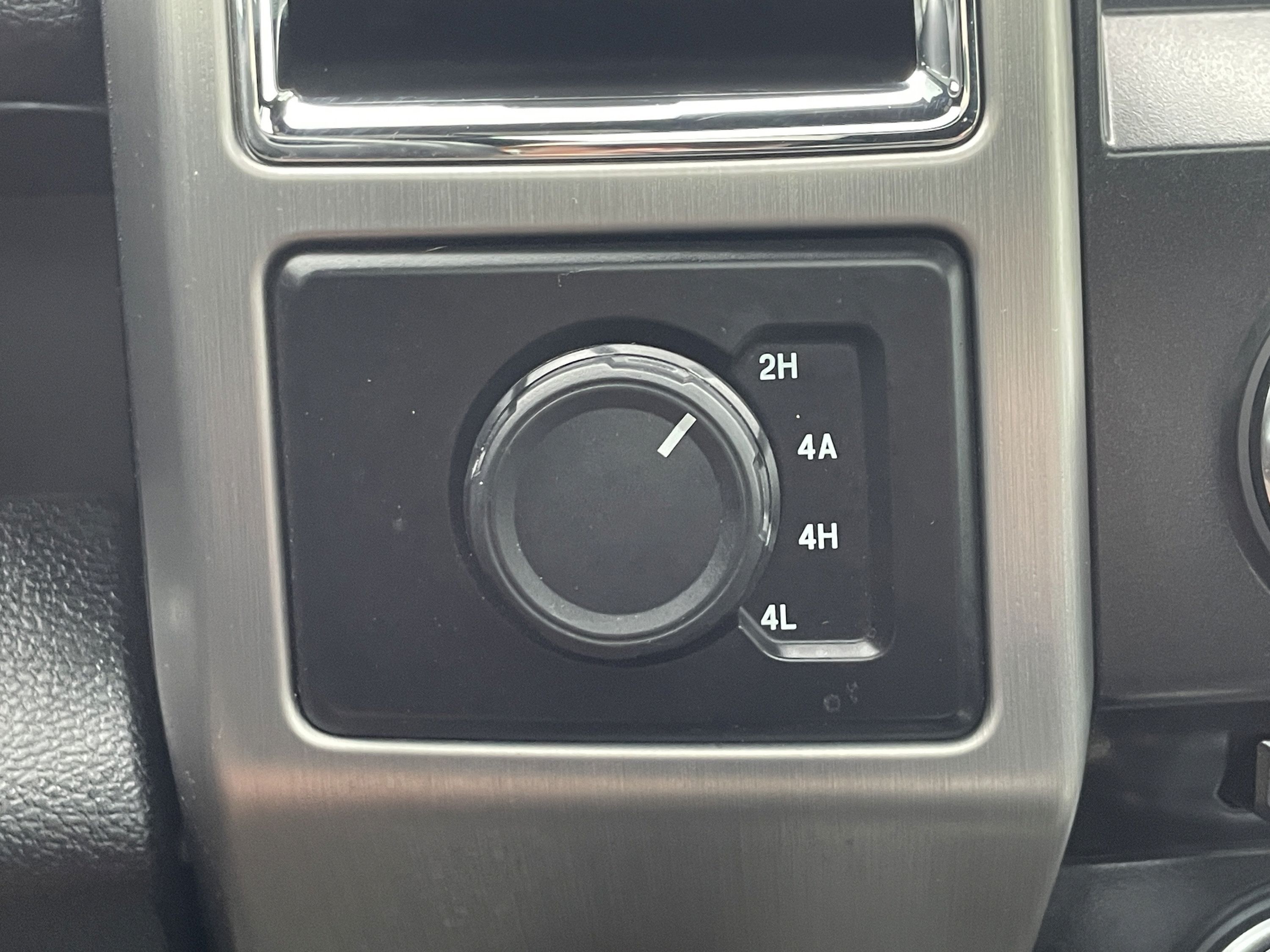 Used 2015 Ford F150 Platinum w/ Equipment Group 701A Luxury AWD/4WD image 19