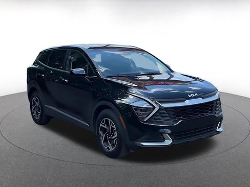 Used 2025 Kia Sportage LX image 3