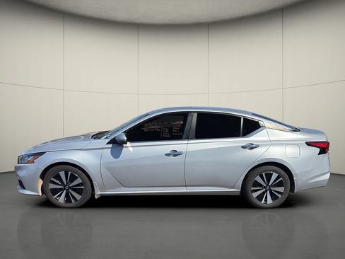 Used 2021 Nissan Altima 2.5 SV w/ SV Premium Package FWD image 4