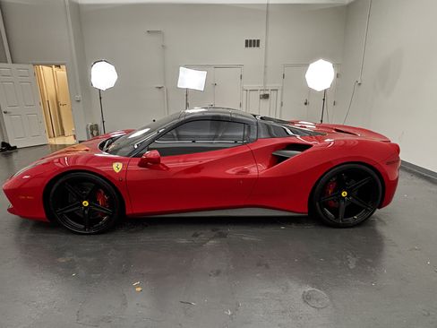 Used 2019 Ferrari 488 Spider RWD image 4