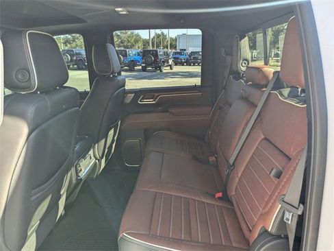 Used 2025 GMC Sierra 2500 Denali Ultimate image 13