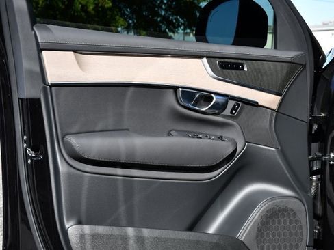 New 2026 Volvo XC90 B6 Plus w/ Protection Package Premier image 10