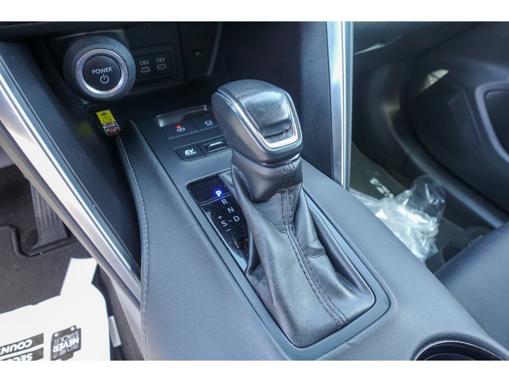 Certified 2023 Toyota Venza LE AWD/4WD image 17