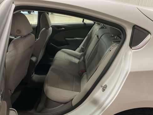 Used 2017 Chevrolet Cruze LT FWD image 21