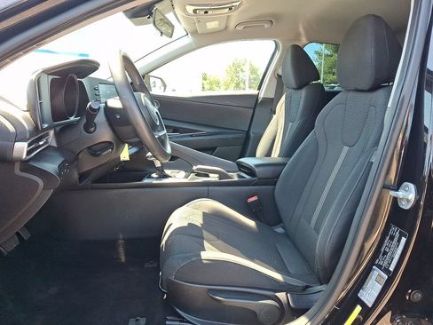Used 2021 Hyundai Elantra SE FWD image 16