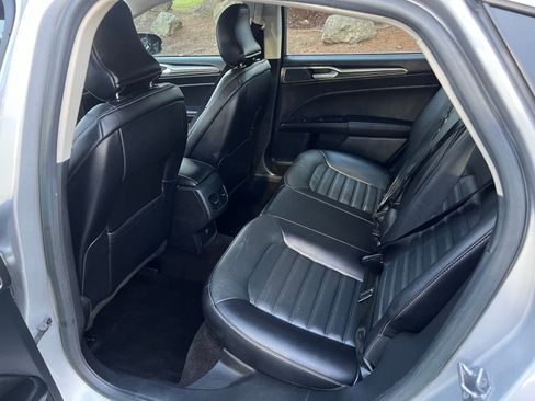 Used 2017 Ford Fusion SE image 29