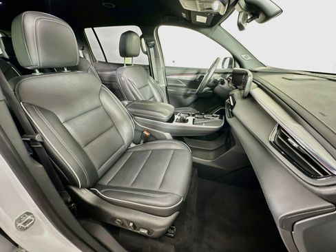 Used 2025 Buick Enclave Preferred FWD image 32