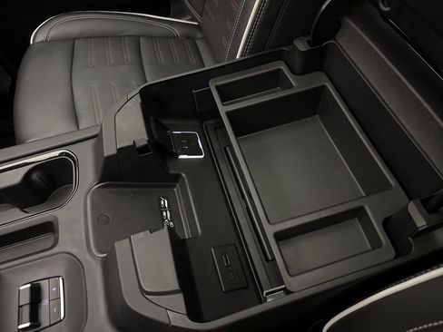 Used 2024 GMC Sierra 2500 AT4X image 56