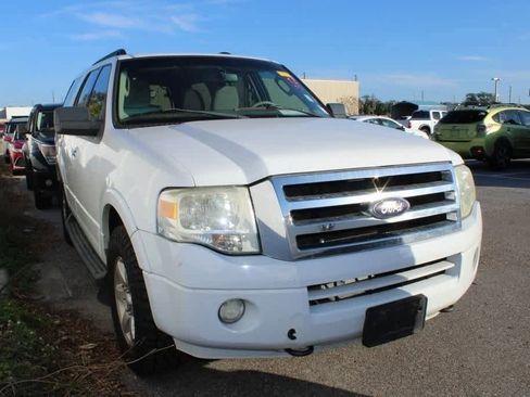 Used 2010 Ford Expedition XLT image 4