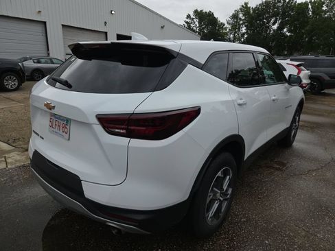 Used 2025 Chevrolet Blazer LT AWD/4WD image 9