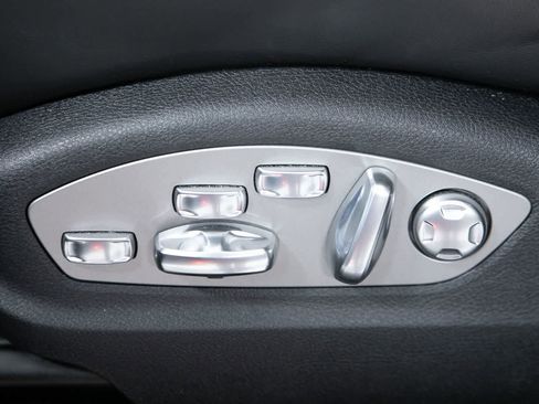 Certified 2026 Porsche Macan AWD/4WD image 24