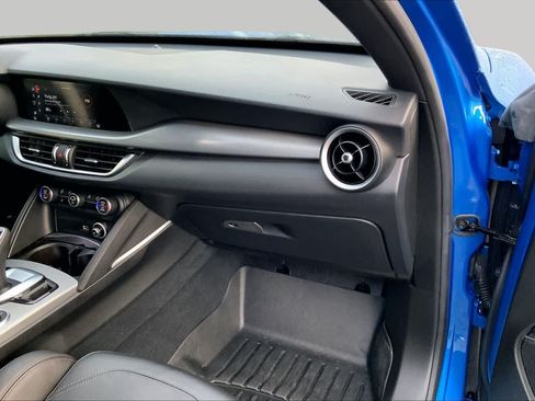 Used 2023 Alfa Romeo Stelvio Veloce AWD/4WD image 18