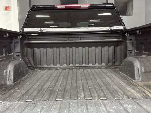 Used 2023 Chevrolet Silverado 1500 LT w/ Z71 Off-Road Package AWD/4WD image 27