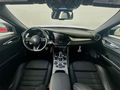 Used 2024 Alfa Romeo Giulia Veloce image 10