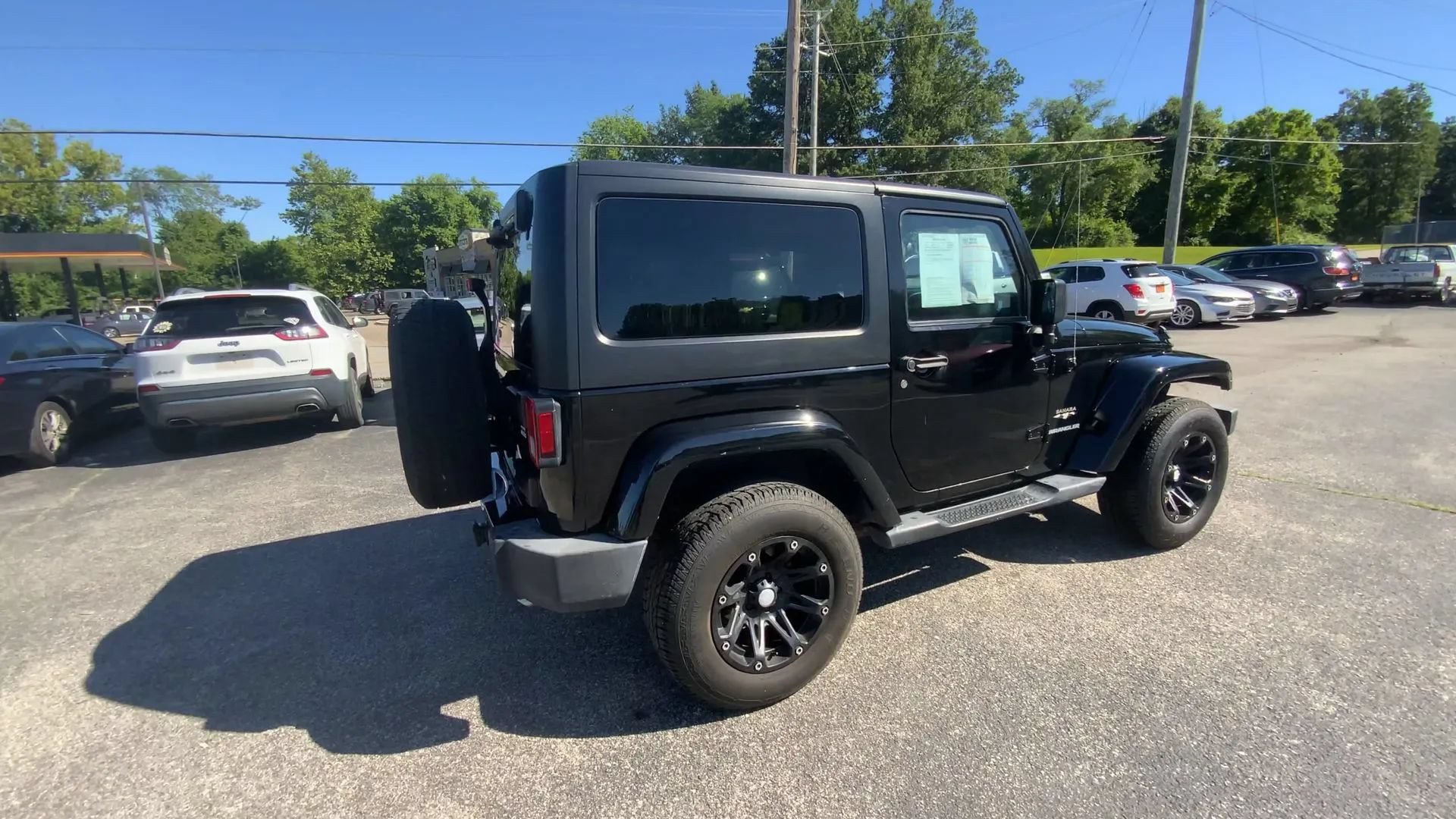 Used 2016 Jeep Wrangler Sahara w/ Connectivity Group AWD/4WD image 8