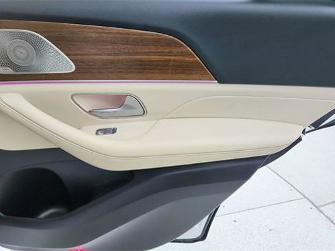 Used 2025 Mercedes-Benz GLE 350 4MATIC w/ AMG Line Exterior image 27