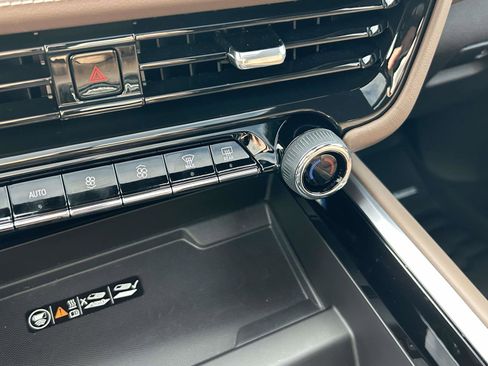 Used 2025 Chevrolet Tahoe High Country image 30