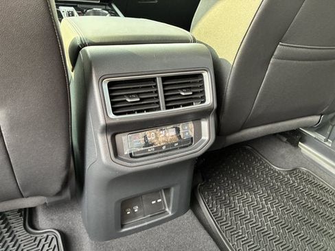 New 2026 Volkswagen Atlas SE FWD image 18