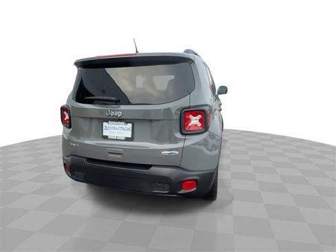 Used 2022 Jeep Renegade Latitude w/ Sun/Sound Group image 2